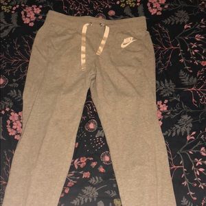 GREY NIKE SWEATPANTS